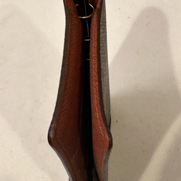 Louis Vuitton agenda with unbranded paper to start your journey. - Picture 9 of 12